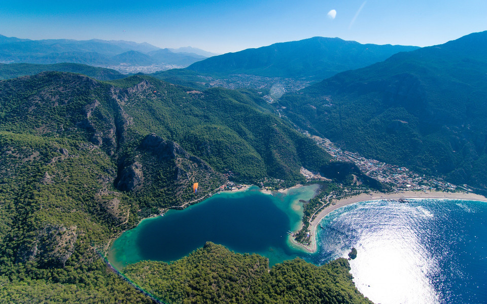 Meer und Berglandschaf in der T&uuml;rkei